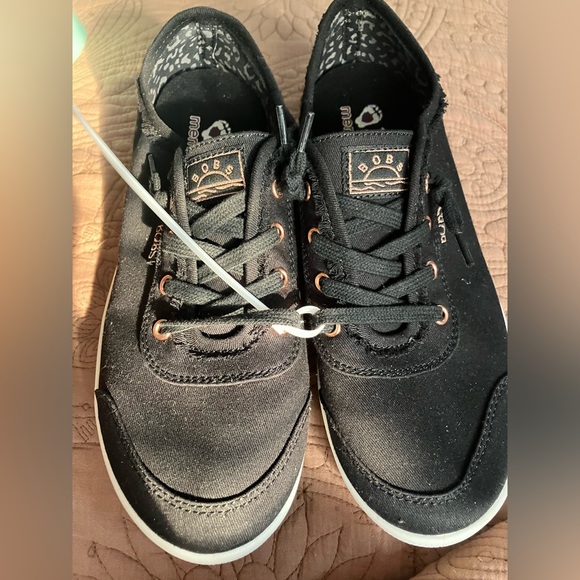 Bob’s By Skechers Black Slip On Sneakers - Picture 1 of 11